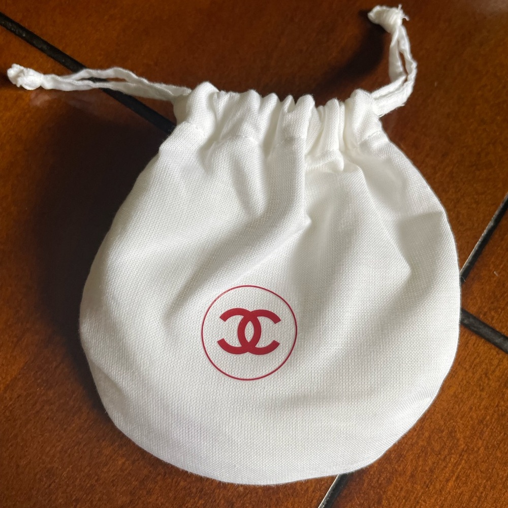 CHANEL face cleaning sponge❤️